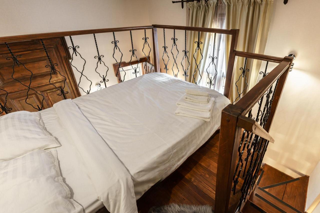 Select Center Apartment