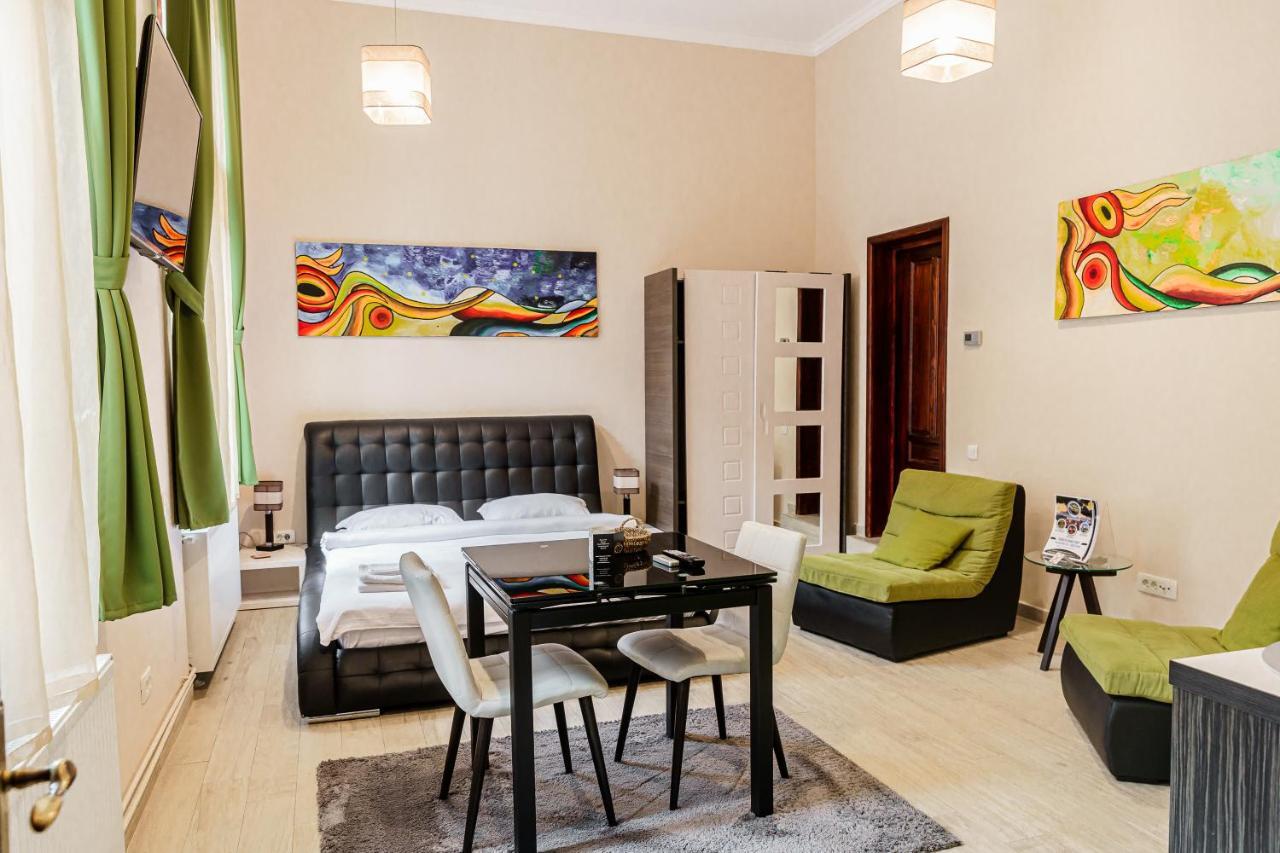 Select Center Apartment